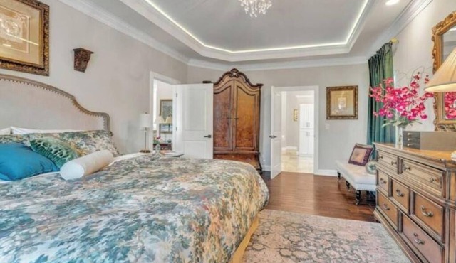 Spacious Downtown Elegance