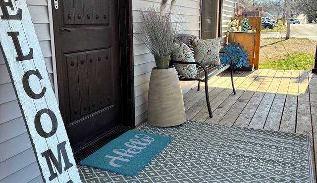 Spacious Downtown Farmington Home – Work & Relax in Comfort