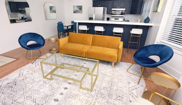 Spacious Downtown Gem w/Parking