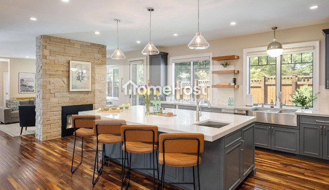 Spacious Downtown Gem, Steps to Pearl St Mall & CU