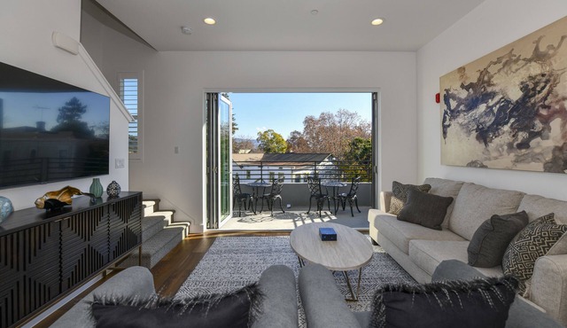 Spacious Downtown Getaway - brand new perfectly located home steps to everything