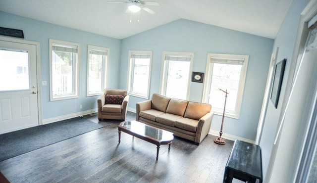 Spacious Downtown home with lots of amenities!