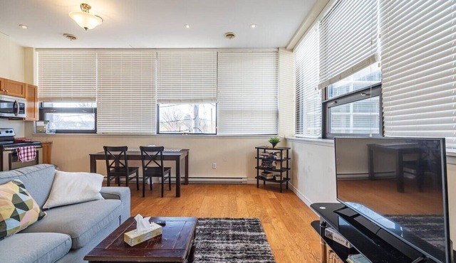 Spacious Downtown Loft with AC