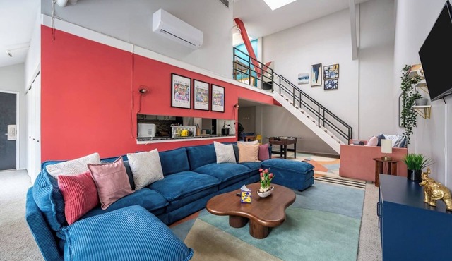 Spacious Downtown Penthouse | vintage, balcony&gym