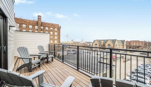 Spacious Downtown Retreat: Private Deck & Balcony