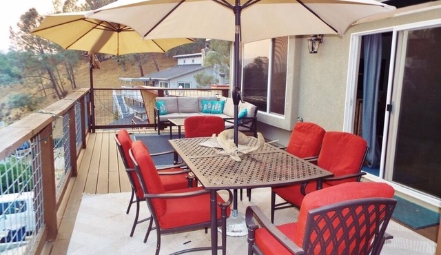 Spacious Dragon Lake Villa on Lake Naci in Paso Robles Wine Country w/Internet