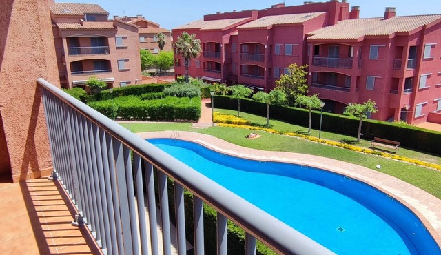 Spacious Duplex with Pool, 200m from the Sea in Costa Dorada, Ideal for Families