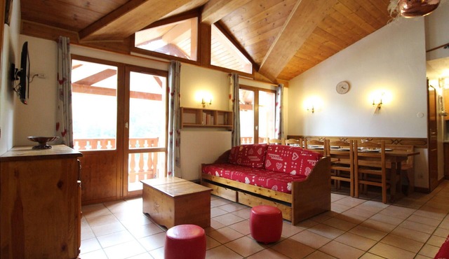 Spacious Duplex Apartment for 10-12 near Val-Cenis Slopes with Balcony & Free Wifi