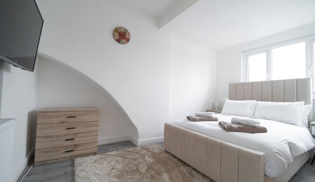 Spacious Duplex Apartment - Perfectly Situated in the Heart