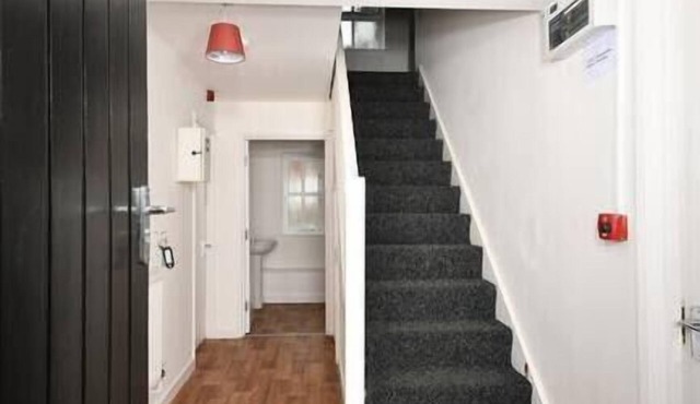 Spacious Duplex Apartment 5 Bedrooms Kitchen Free Wi-Fi Pet-Friendly