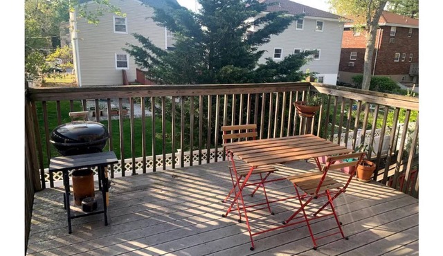 Spacious Duplex in Palisades Park