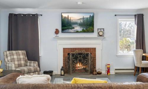 Spacious Easton 2BR Townhouse with Big Yard