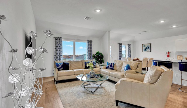 Spacious Edmond OK Family Home. 4 Queen Beds Minutes to Arcadia Lake, UCO & OKC