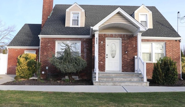 Spacious & Elegant 2 bedroom apartment in the heart of Uniondale