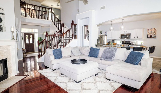 Spacious & Elegant 3BR Guest House in Sugar Land w/Prime Location & Security