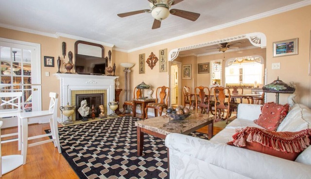 Spacious & Elegant 4 Bedroom Pet-Friendly Townhome – Sleeps 10