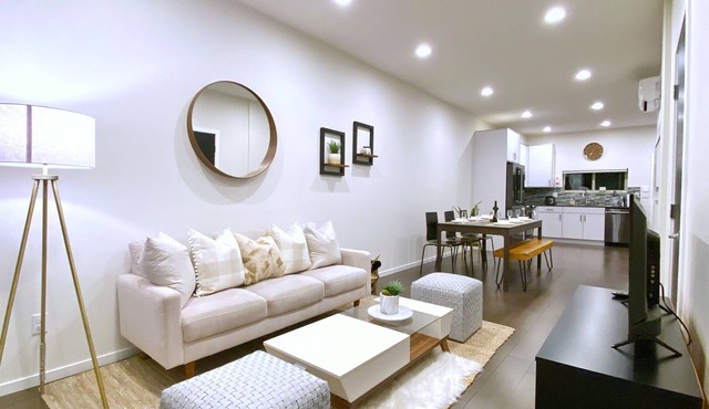 Spacious & Elegant Seattle Gem Private Rooftop Retreat