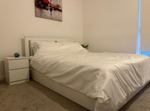 Spacious en-suite room near Rainham & Dagenham