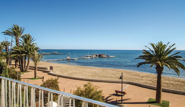 Spacious, cosy and bright holiday apartment on the 1st floor of a chalet in Santiago de la Ribera.