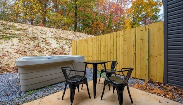 Spacious Escape, Sleeps 6・Hot tub + Pet Friendly
