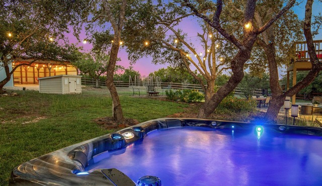 Spacious Estate on Several Acres Sleeps 12 Hot Tub Minutes From Downtown DS!