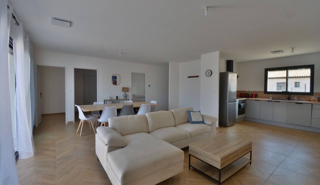 Spacious Evan house (new villa) close to the center and air-conditioned.