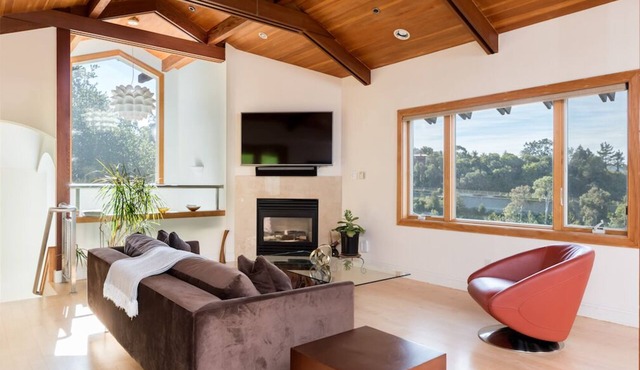 SPACIOUS & EXCLUSIVE HOME