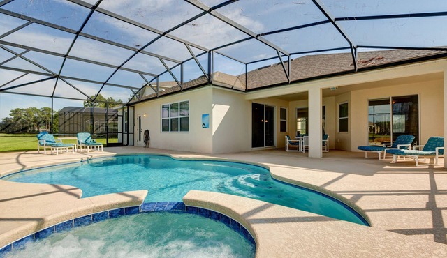 Spacious Exec Villa With Large Private Pool. Stunning Golf Course and Lake Views