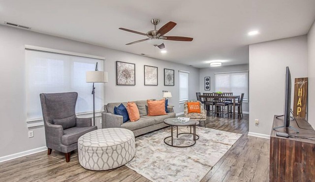 Spacious Executive Suite Downtown Bowling Green