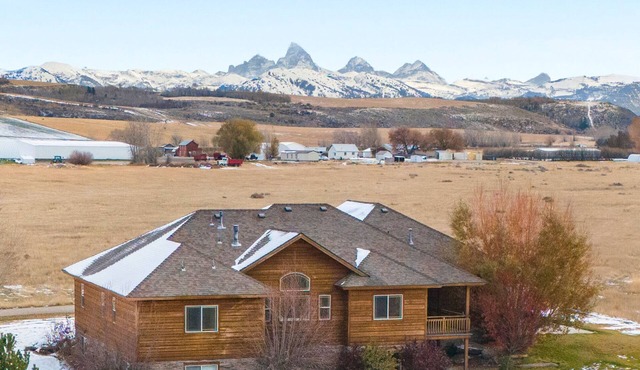Spacious, Exquisite Ranch House with Stunning Teton Views Close to Driggs