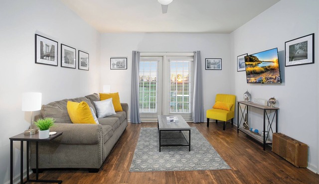 Spacious Extended Stay - Pool & Gym