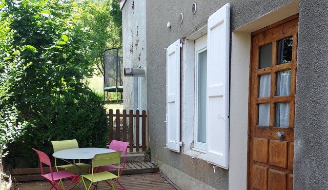 Spacious F2 ***, very quiet 2 steps from the city center