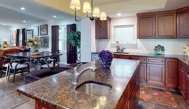 Spacious Family Friendly Grosse Pointe Woods Beauty