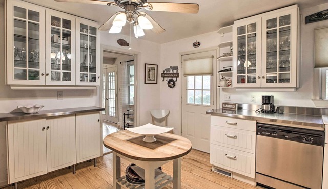 Spacious Faber Home w/Yard, Steps to Winery!