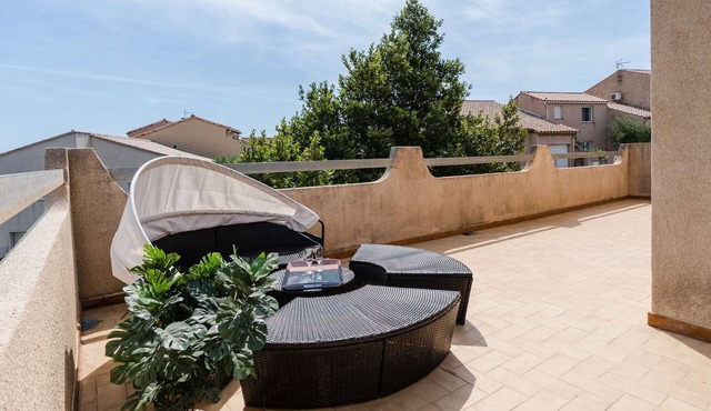 Spacious family villa in Narbonne-Plage for 6 people, private parking, pets allowed