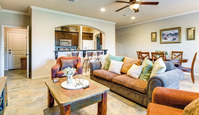 Spacious & Family-Friendly! TAMU Townhome w/Yard