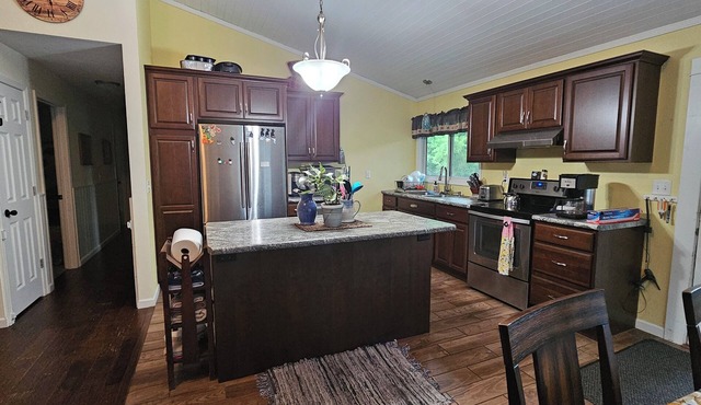 Spacious family and pet friendly 3-bedroom house 5 miles south of Aitkin.