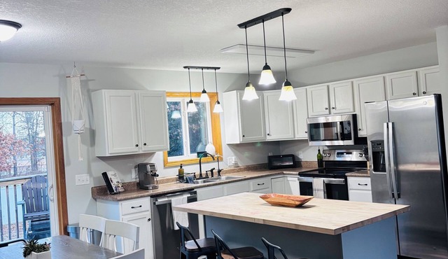 Spacious Family and Pet Friendly Cozy Cottage Near Gull Lake in Baxter