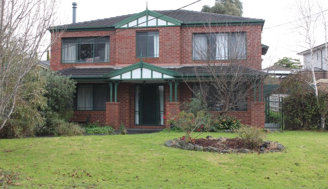 Spacious family home at the gateway to the Yarra Valley & Dandenong Ranges