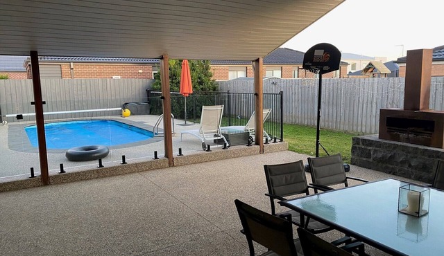 Spacious Family Entertainer- Close to Wineries, Adventure Park and the bay