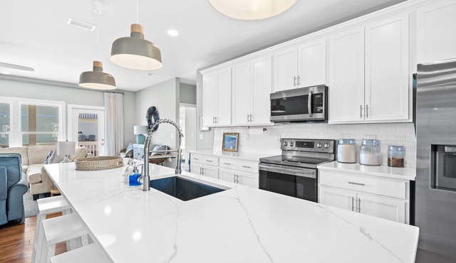 Spacious Family Beach Retreat w/9 Passenger Golf Cart