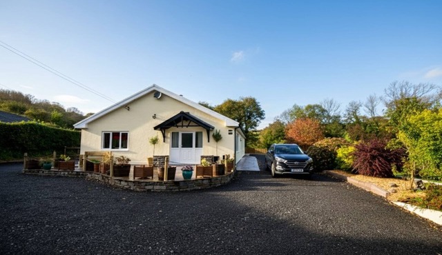 Spacious Family Bungalow with Garden & Annex