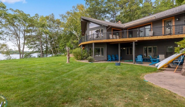 Spacious Family Cabin with Private Swimming Area