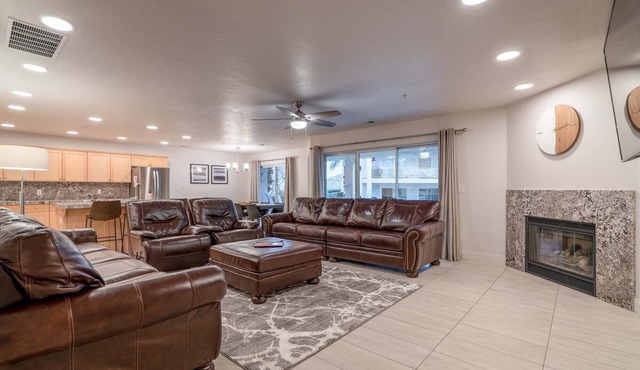 Spacious Family Condo Ground Floor, Patio, Pools & Bikes & Fun All YEAR-ROUND