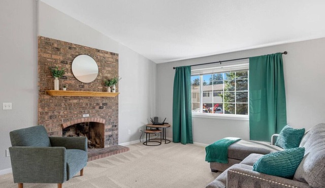 Spacious Family Escape: Hot Tub - Huge Yard