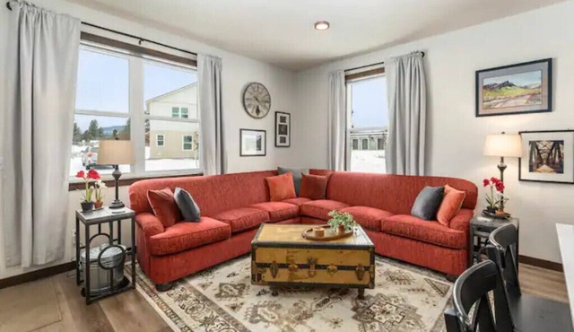 Spacious & family friendly retreat in newer townhome near town in Priest River