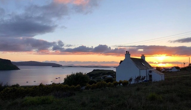 SPACIOUS FAMILY FRIENDLY AMAZING SEA VIEWS - SLEEPS 4-6 nWALKING DISTANCE TO INN