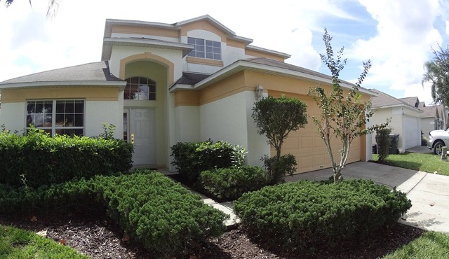 Spacious family friendly home, pool table, gated community – Just Minutes to Disney!