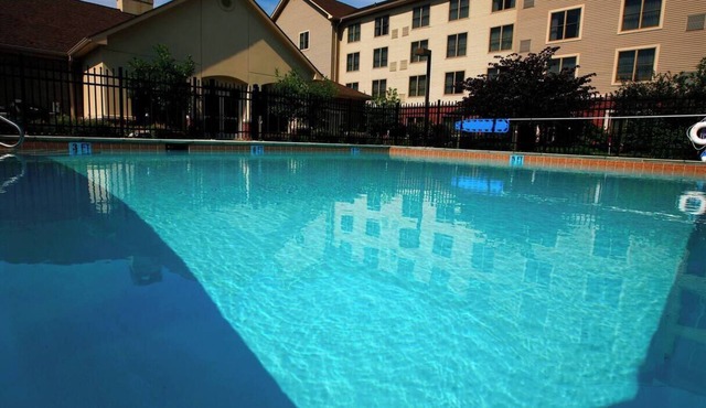 Spacious Family-Friendly Stay with Full-Size Kitchen & BBQ Area + Free Parking