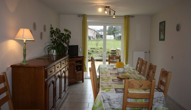 Spacious Family-Friendly Cottage with Large Terrace, Garden, and Easy Access to Ski and Lake Activities